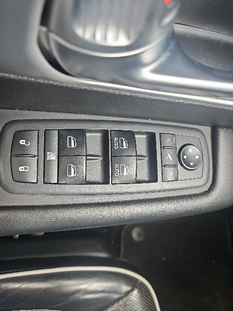 Used 2019 Chrysler Pacifica Limited w/ S Appearance Package FWD image 12