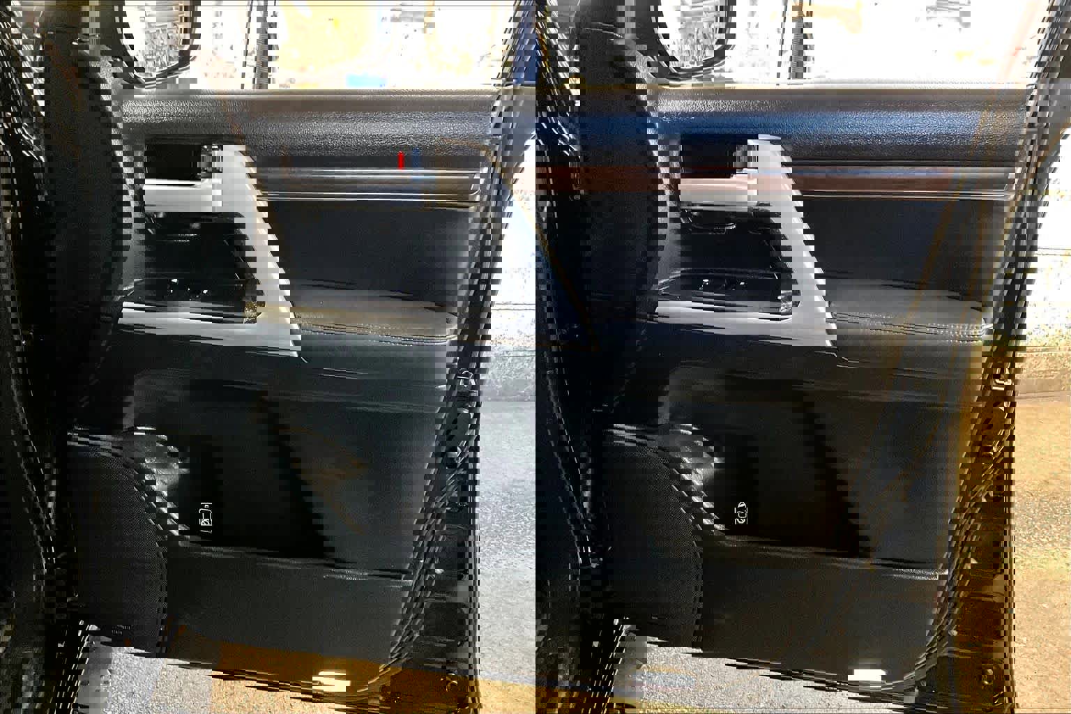 Certified 2017 Toyota Land Cruiser image 21