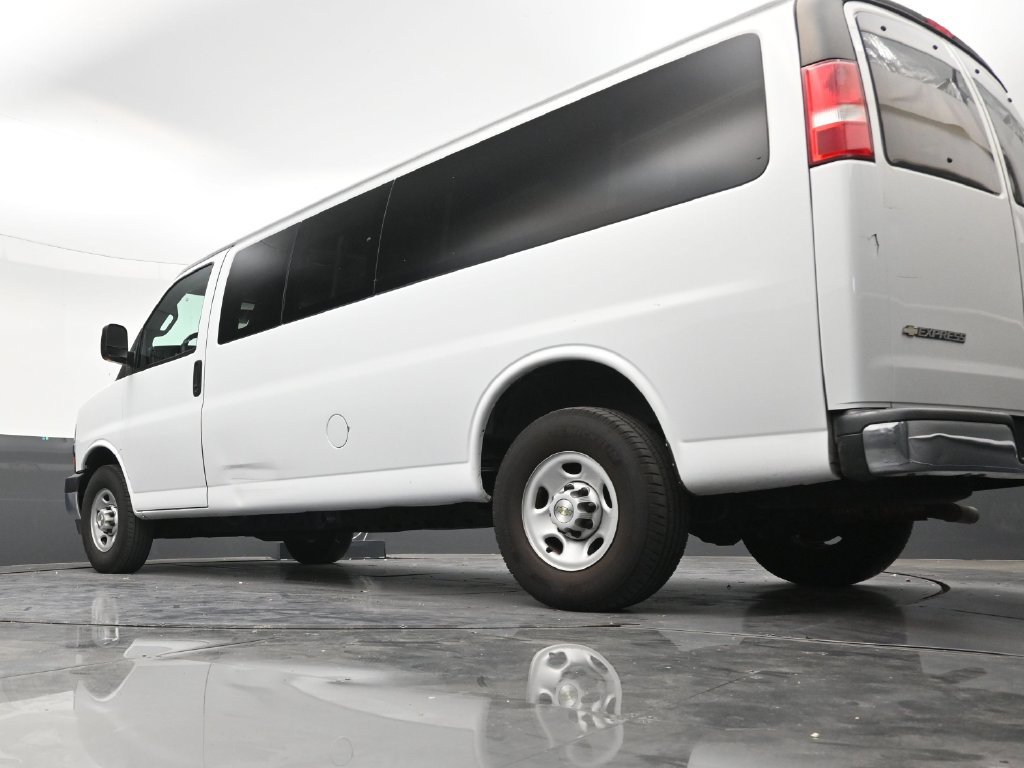 Used 2022 Chevrolet Express 3500 LS w/ Chrome Appearance Package RWD image 20