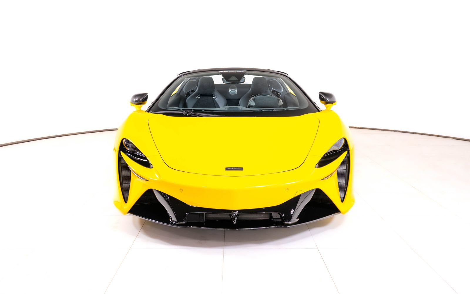 Used 2025 McLaren Artura Spider RWD image 10