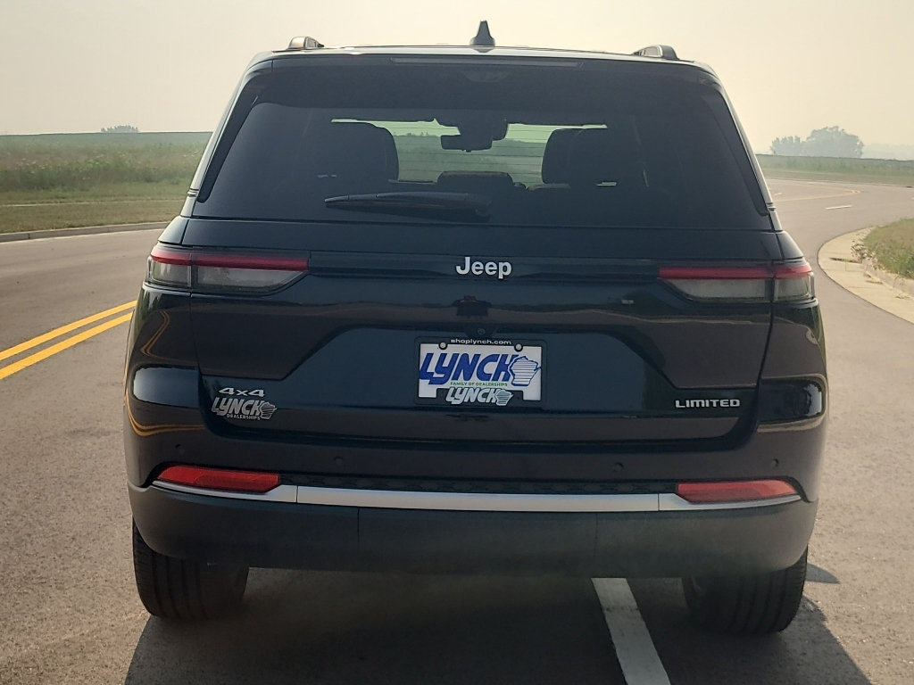 New 2026 Jeep Grand Cherokee Limited w/ Limited Altitude Package AWD/4WD image 3