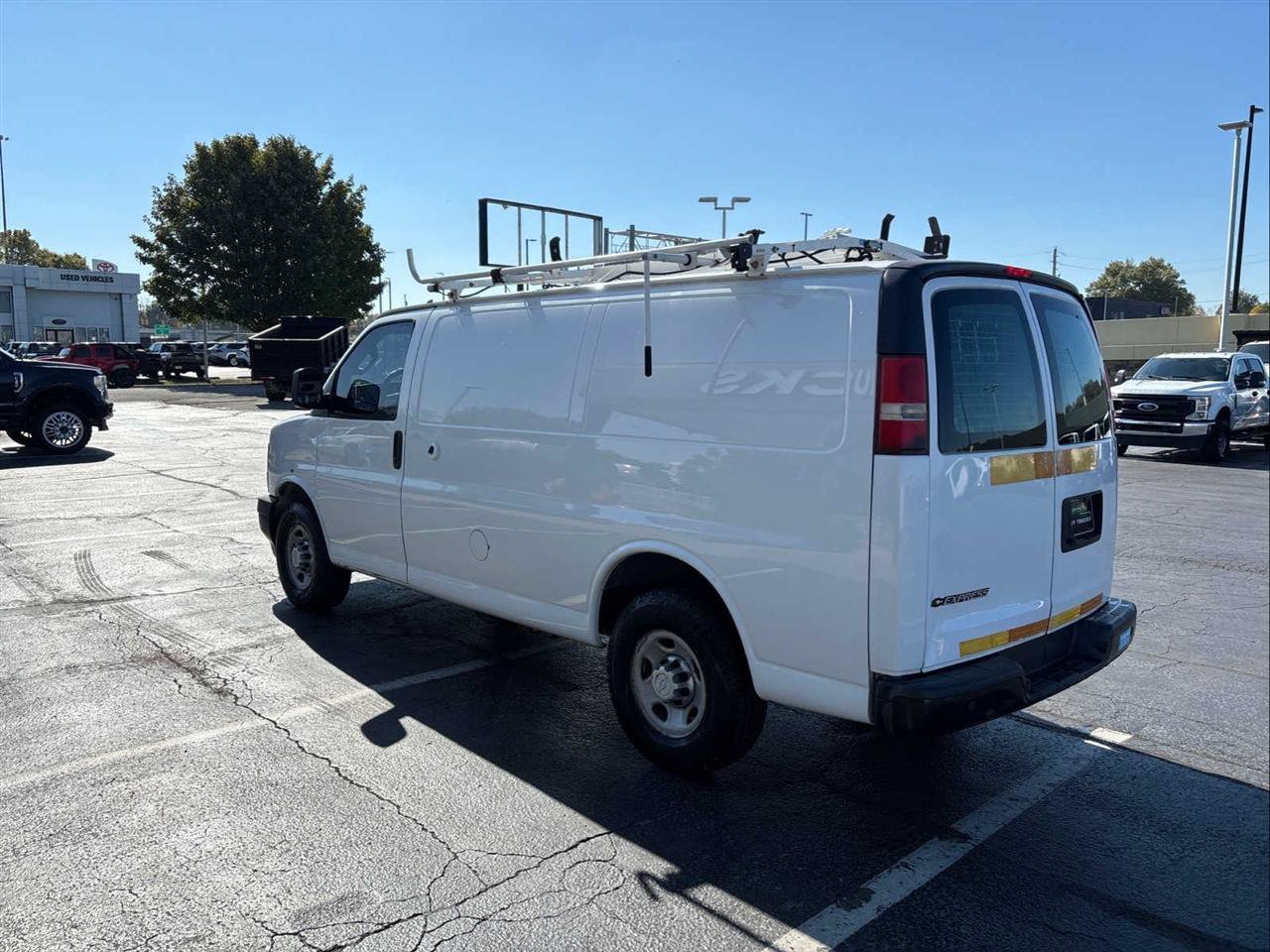 Used 2017 Chevrolet Express 2500 RWD image 6