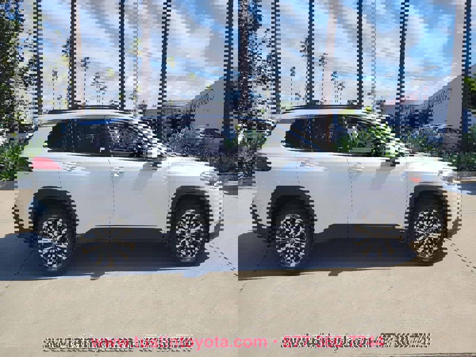 Certified 2022 Toyota Corolla Cross XLE w/ Convenience Package image 3