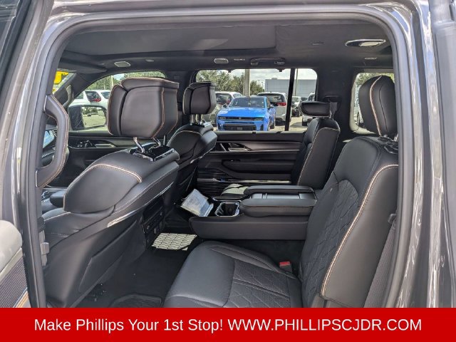 Certified 2026 Jeep Grand Wagoneer Summit AWD/4WD image 12
