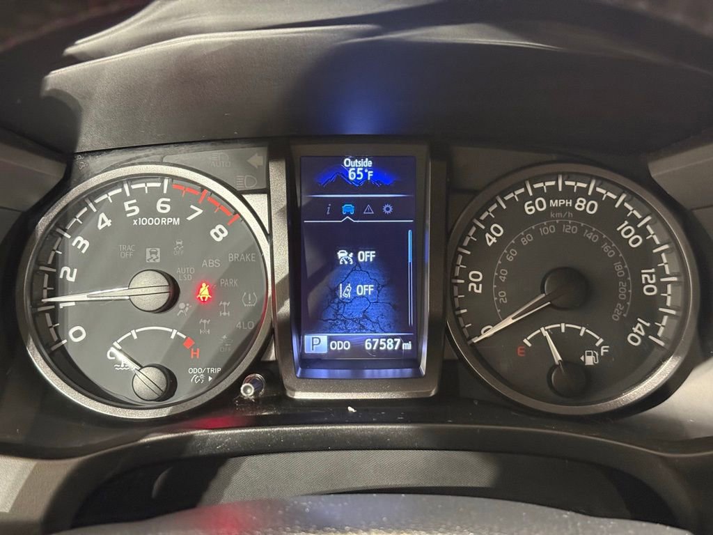 Certified 2021 Toyota Tacoma TRD Off-Road AWD/4WD image 23