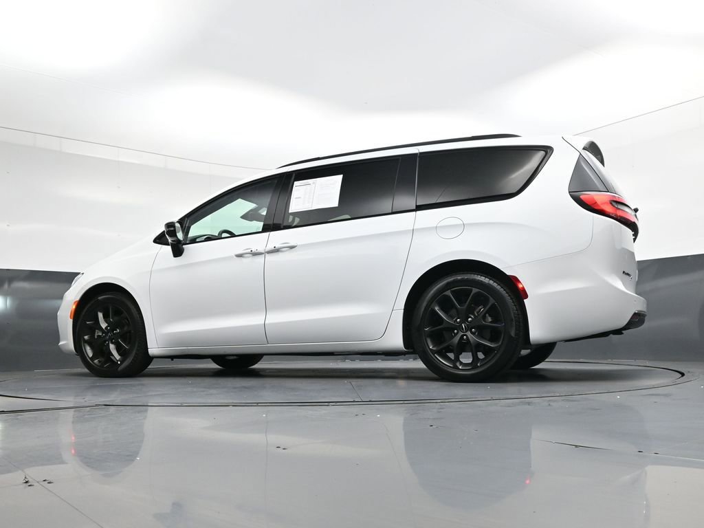 Used 2025 Chrysler Pacifica Limited image 39