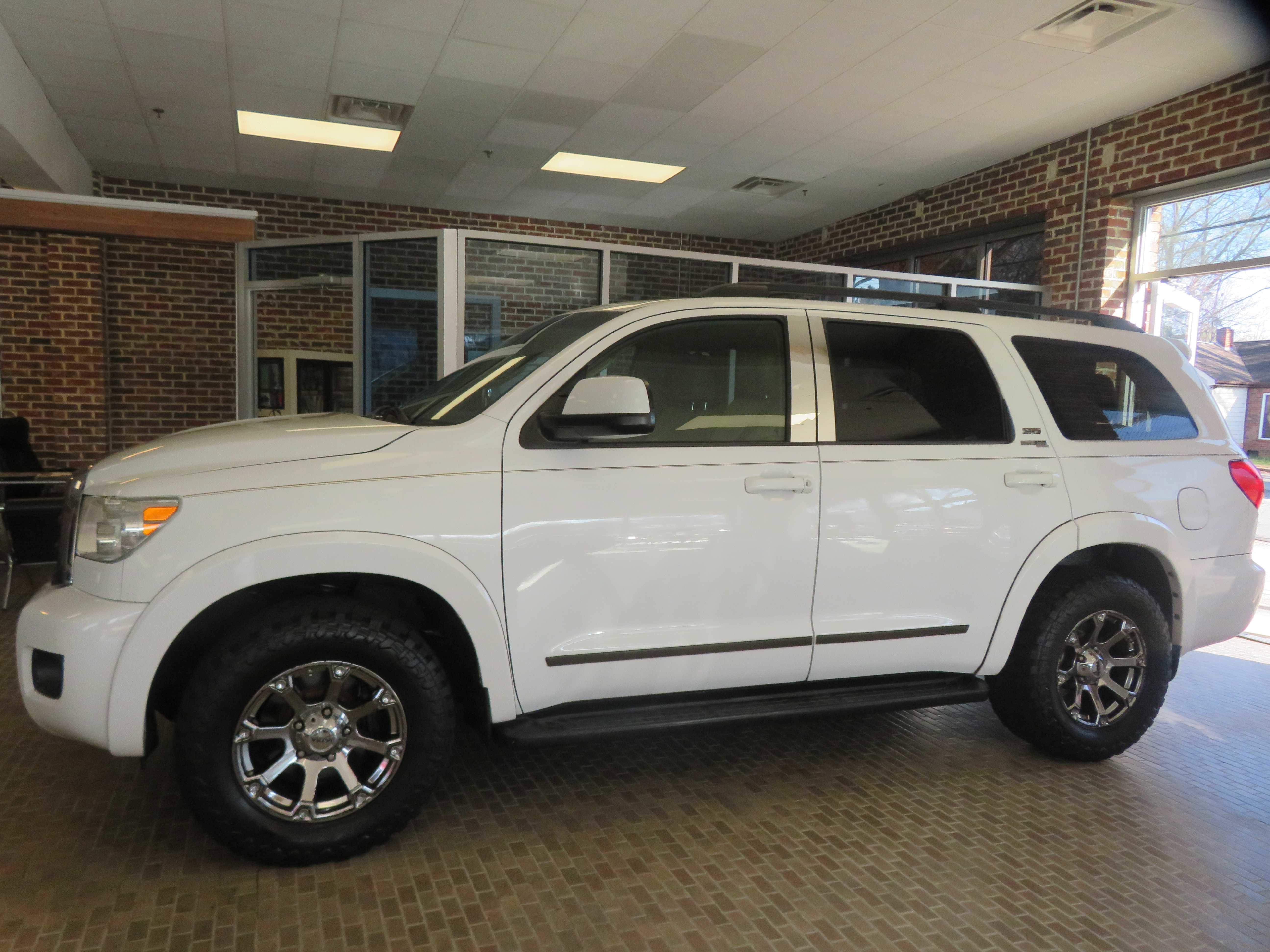 Used 2015 Toyota Sequoia SR5 w/ Premium Package image 78