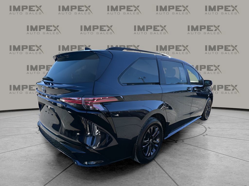 Used 2025 Toyota Sienna XSE AWD/4WD image 5
