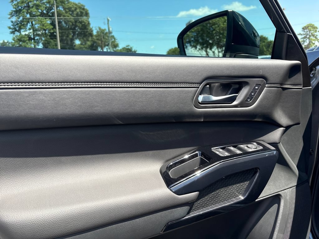 New 2026 Nissan Pathfinder Platinum w/ Accent Package FWD image 3