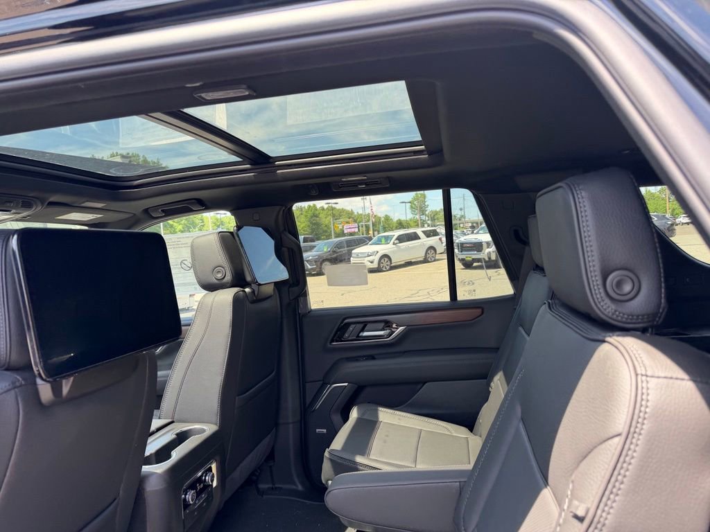 New 2026 GMC Yukon Denali w/ Denali Reserve Package AWD/4WD image 9