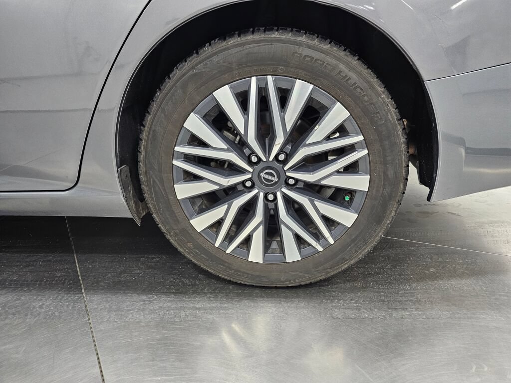 Used 2024 Nissan Altima 2.5 SV FWD image 10