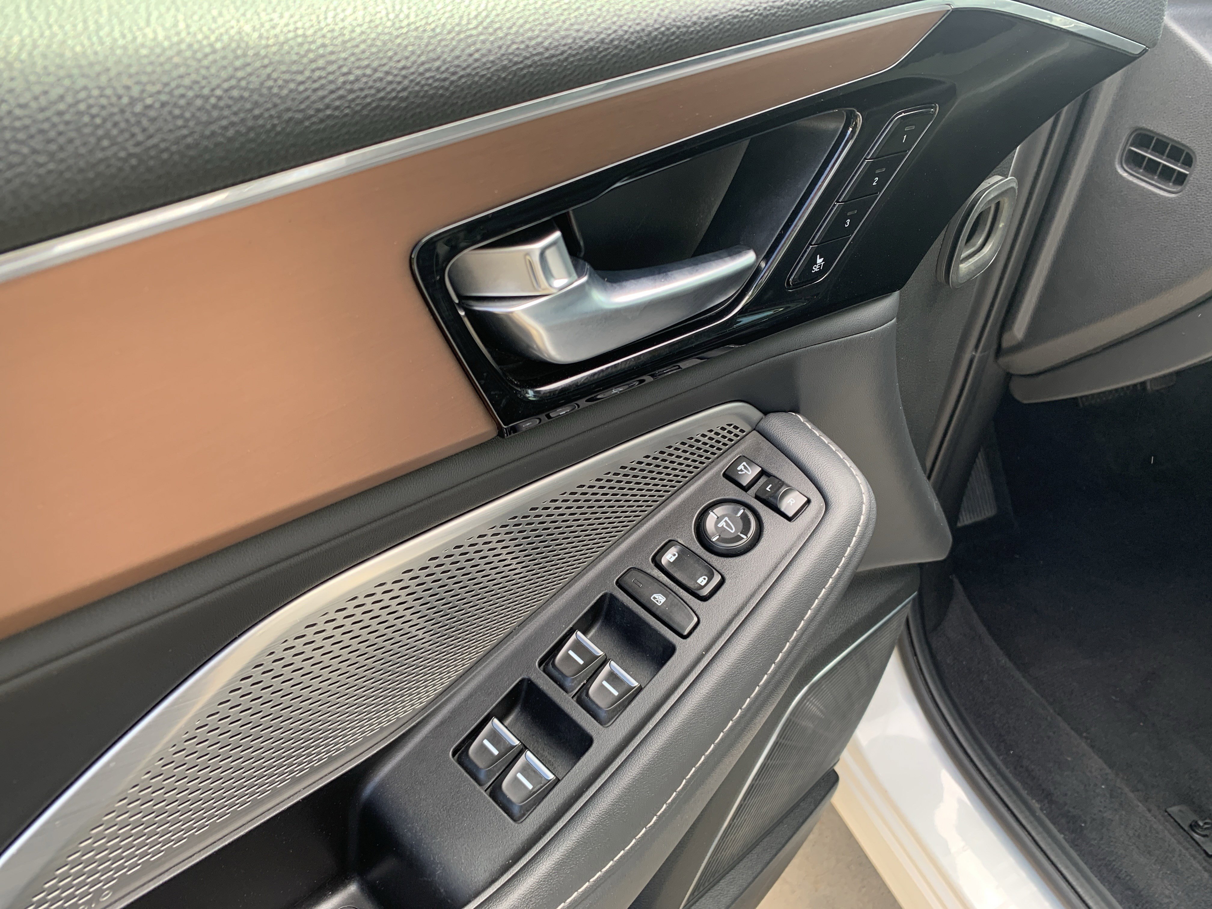 Used 2022 Acura MDX SH-AWD w/ Technology Package image 22