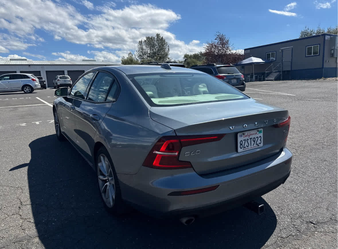 Used 2021 Volvo S60 T6 Momentum AWD/4WD image 9