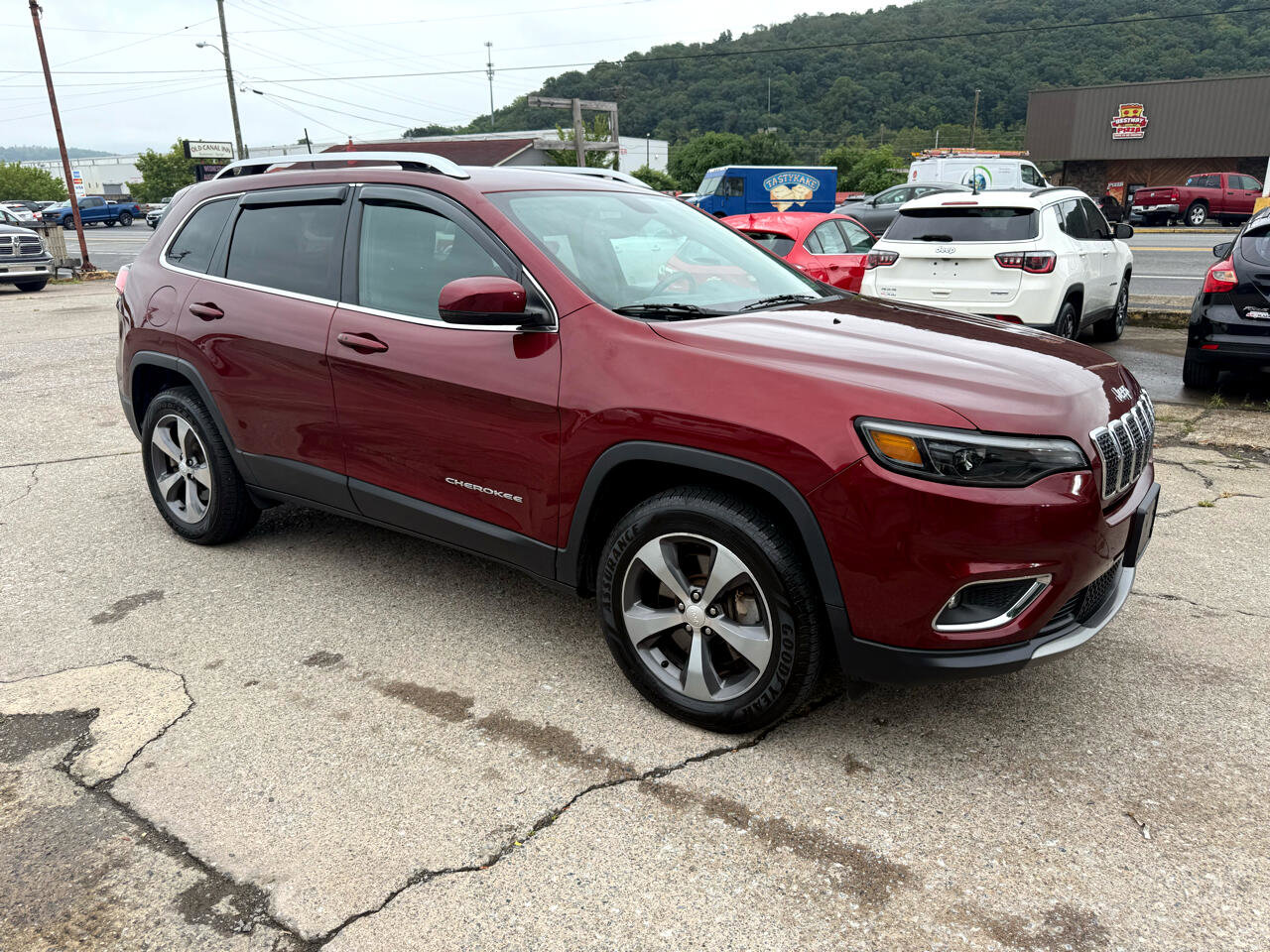 Used 2019 Jeep Cherokee Limited image 12