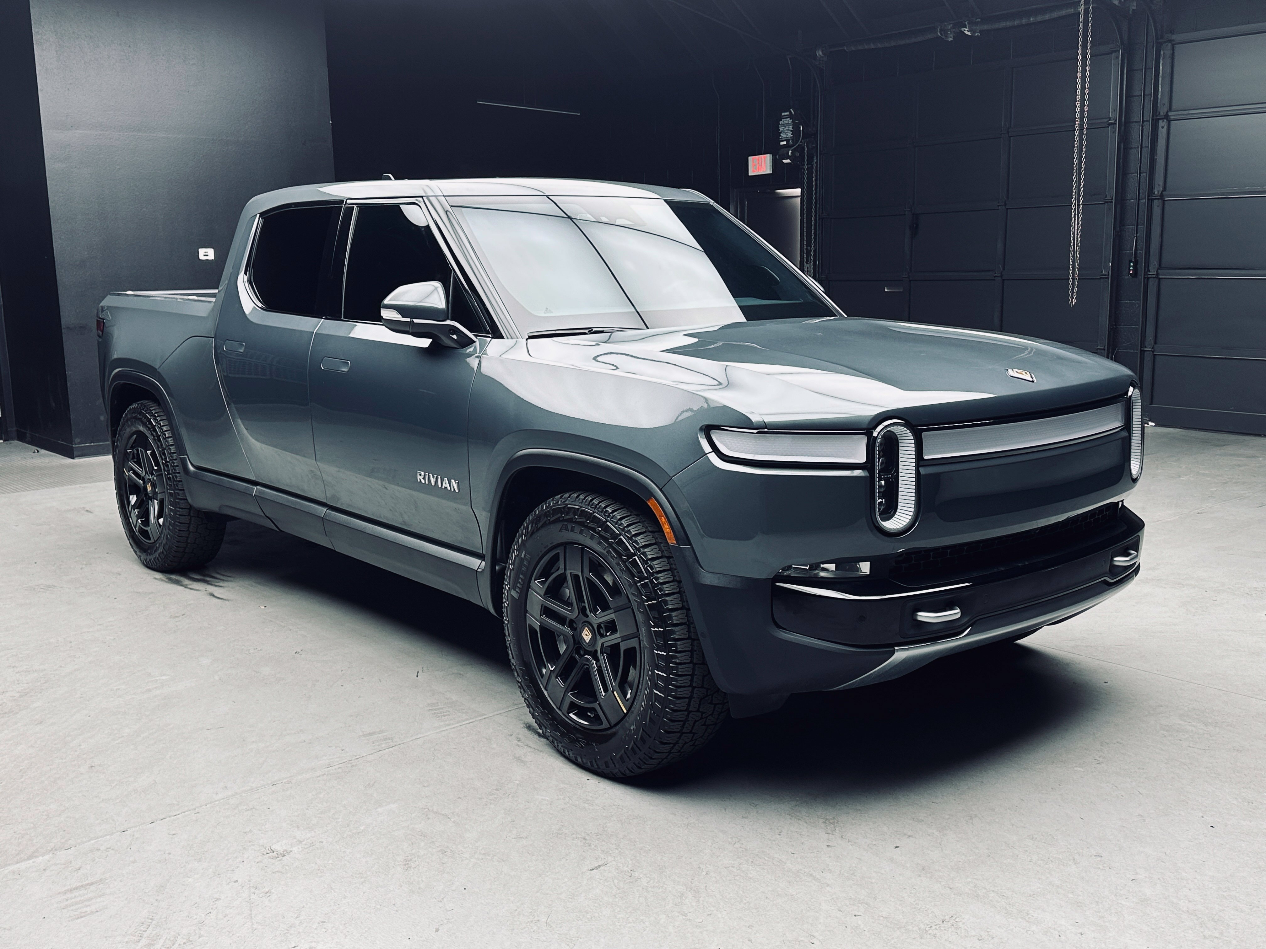 Used 2024 Rivian R1T Adventure Dual AWD/4WD image 10
