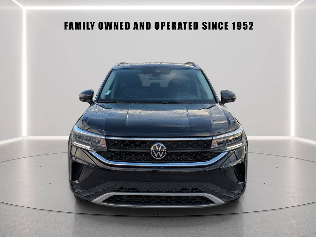 Certified 2023 Volkswagen Taos SE FWD image 6