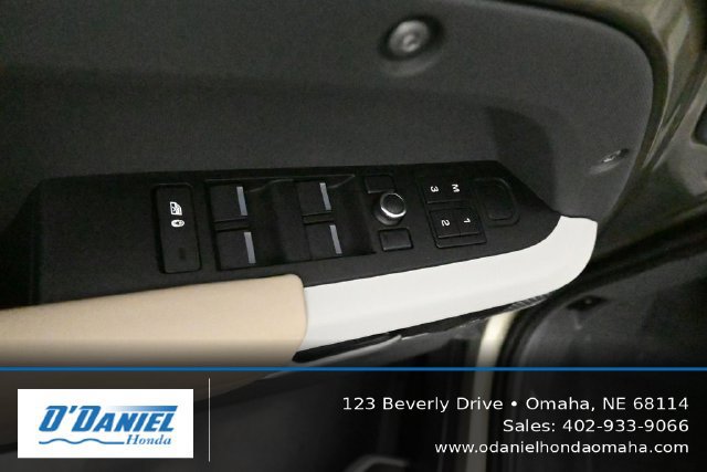 Used 2020 Land Rover Defender 110 HSE AWD/4WD image 24