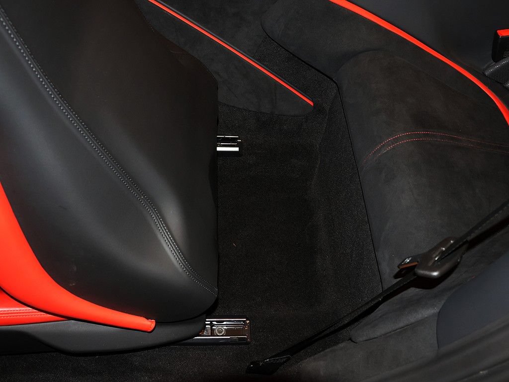 Certified 2025 Ferrari Roma Spider RWD image 86