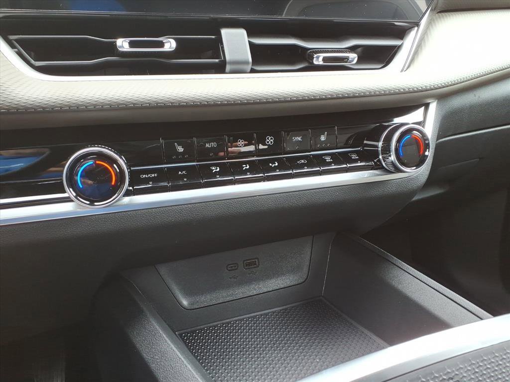 New 2026 Chevrolet Equinox LT w/ Convenience Package II image 8