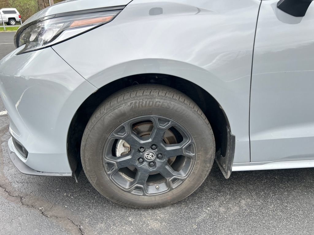 Used 2025 Toyota Sienna XLE Woodland Edition AWD/4WD image 29