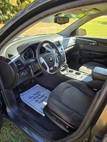 Used 2011 Chevrolet Traverse LT image 11