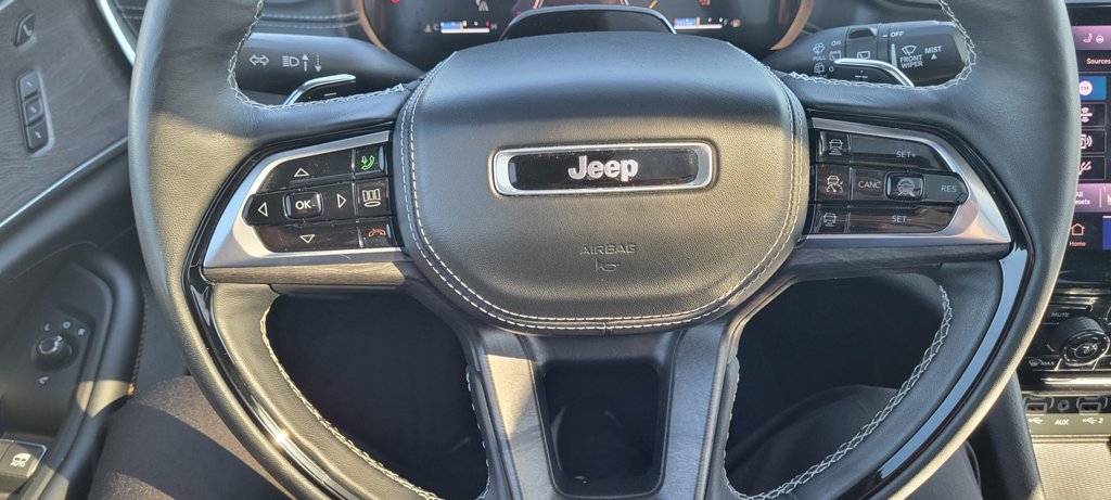 Used 2025 Jeep Grand Cherokee L Overland w/ Advanced Protech Group III AWD/4WD image 19