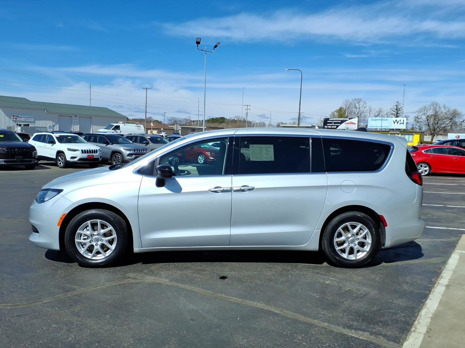 Used 2024 Chrysler Voyager LX FWD image 7