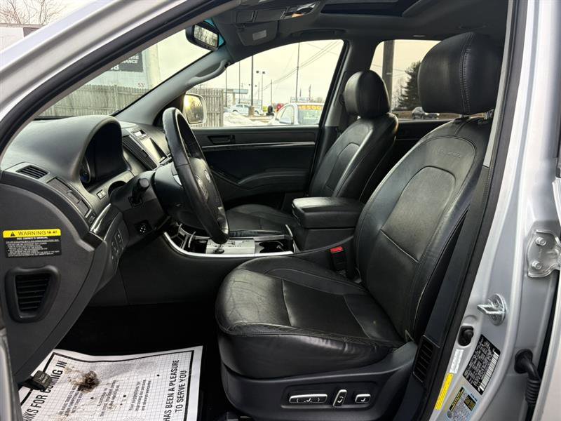 Used 2012 Hyundai Veracruz Limited w/ Navigation Pkg image 4