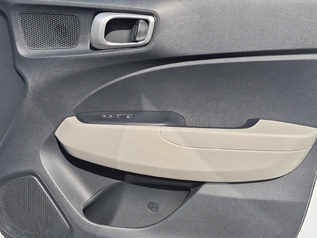 Used 2025 Hyundai Venue SEL FWD image 33