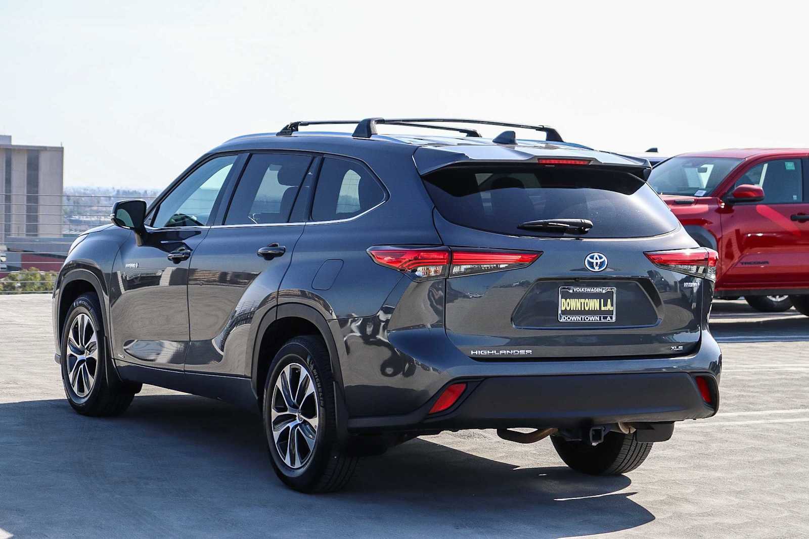 Used 2021 Toyota Highlander XLE image 6