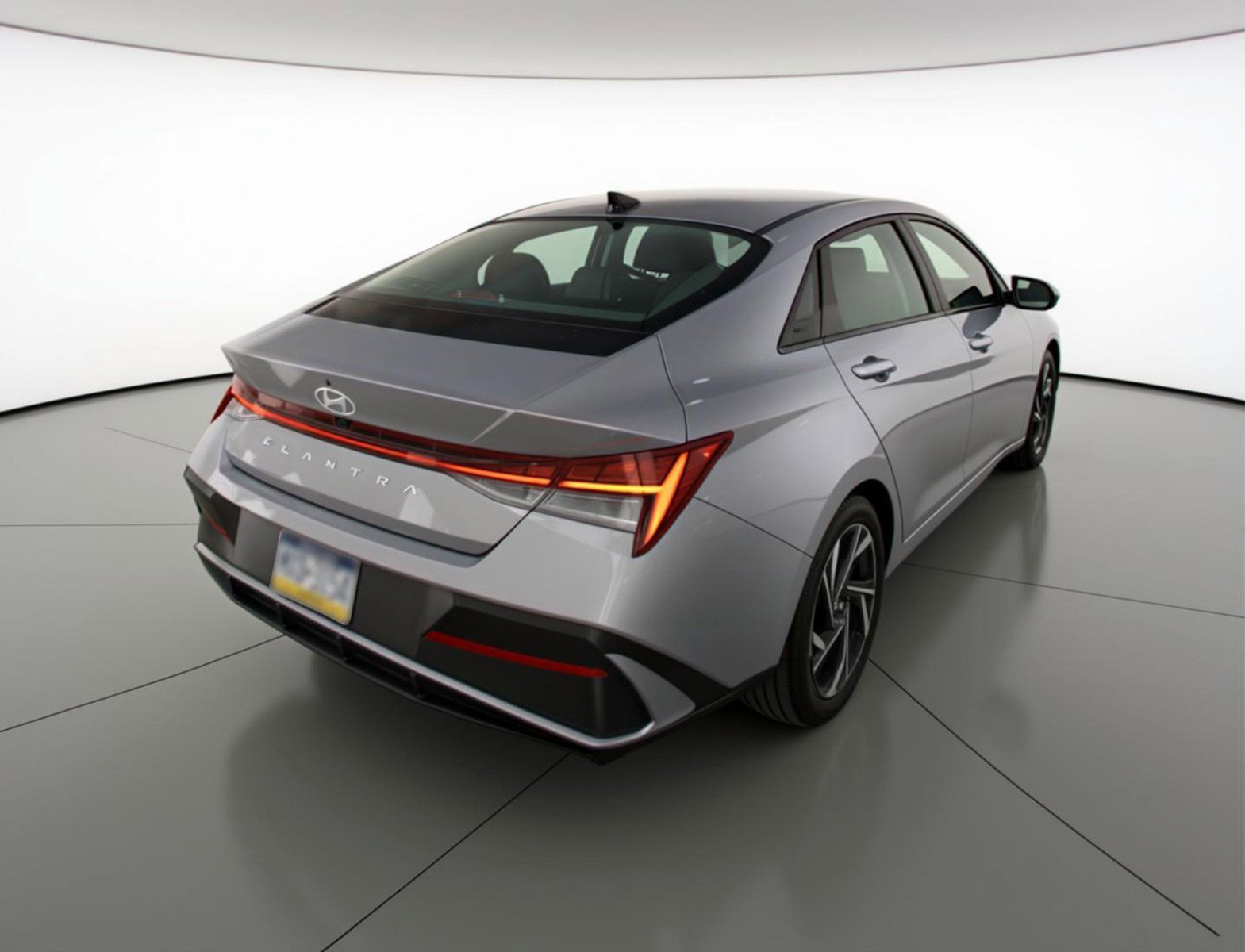 Used 2025 Hyundai Elantra SEL FWD image 9