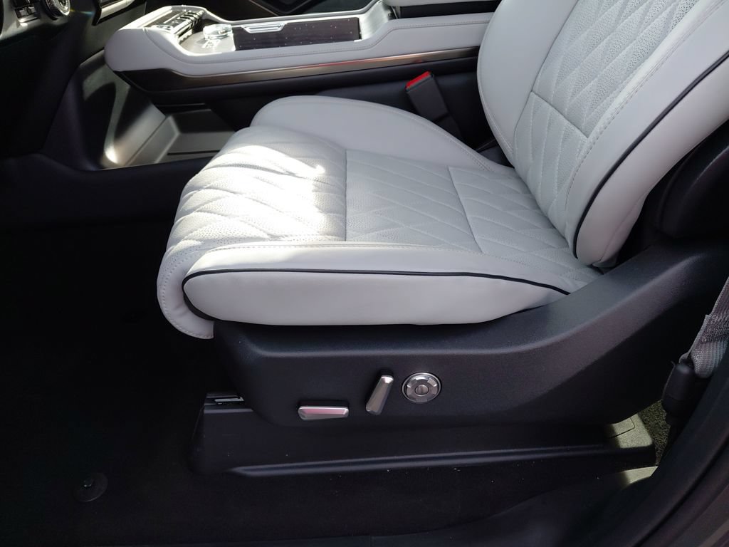 New 2026 Lincoln Navigator Black Label AWD/4WD image 12