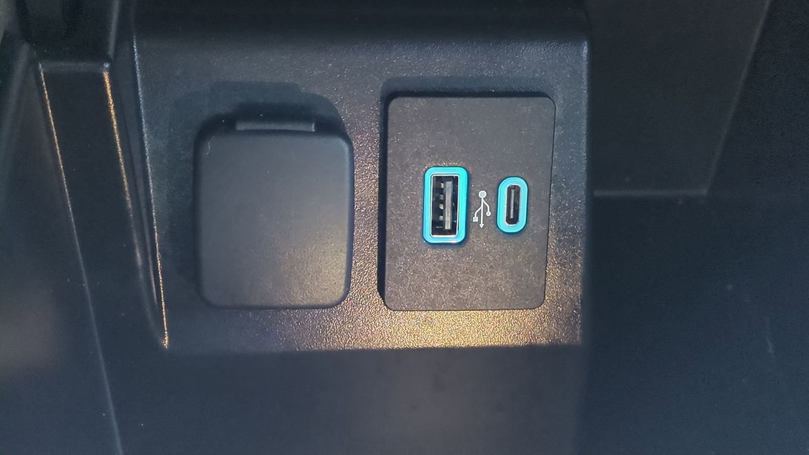 Certified 2021 Ford Explorer XLT w/ Equipment Group 202A image 36