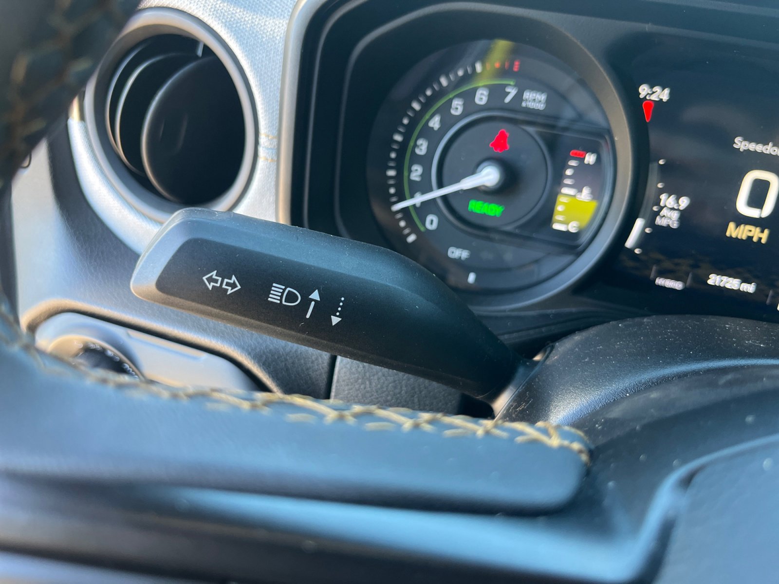 Used 2024 Jeep Wrangler Willys image 12