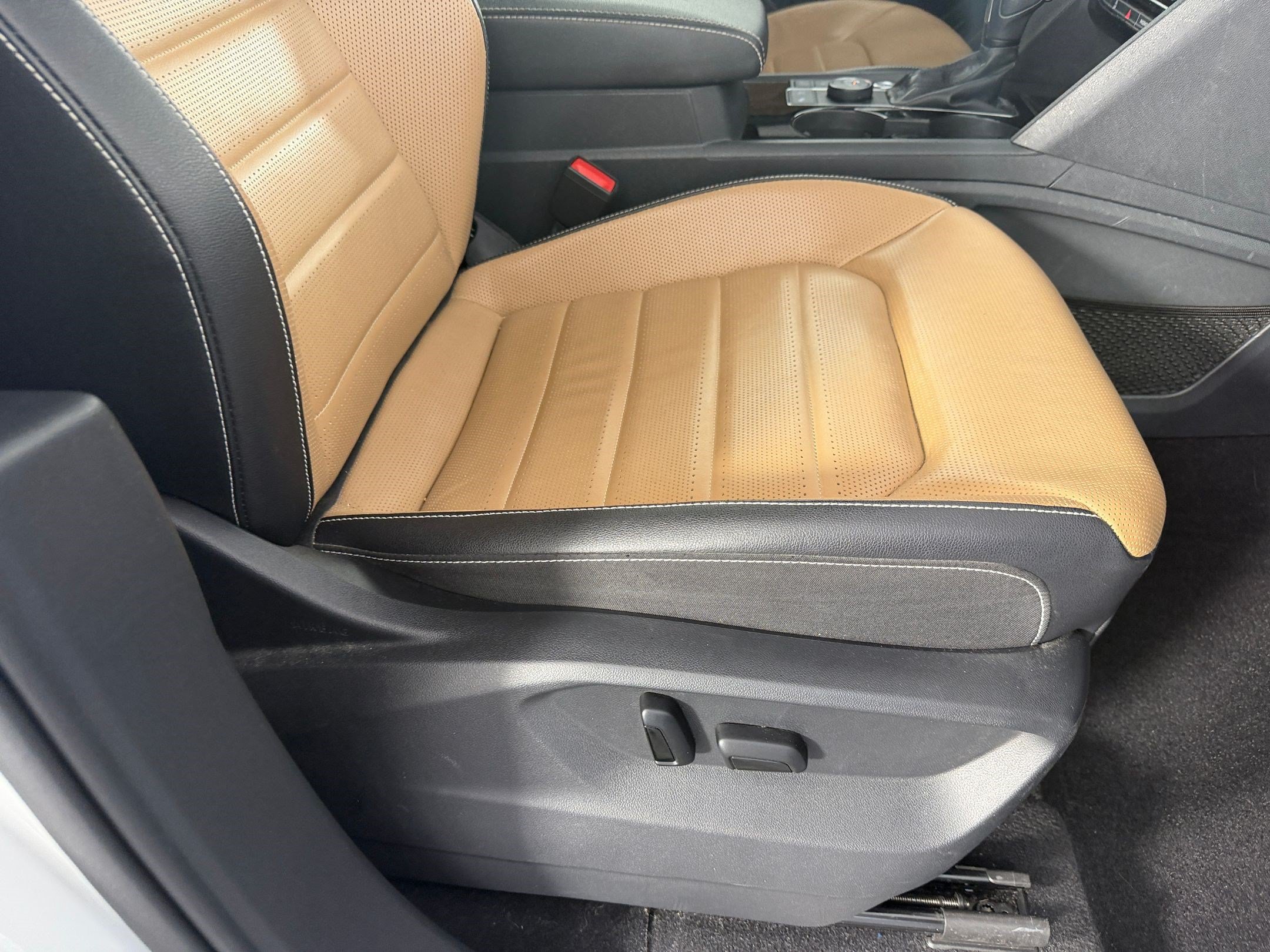 Used 2020 Volkswagen Atlas Cross Sport SEL Premium AWD/4WD image 32