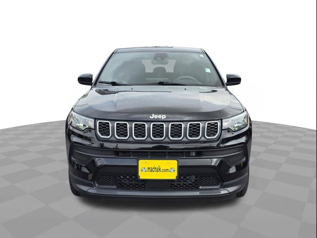Used 2024 Jeep Compass Sport image 2