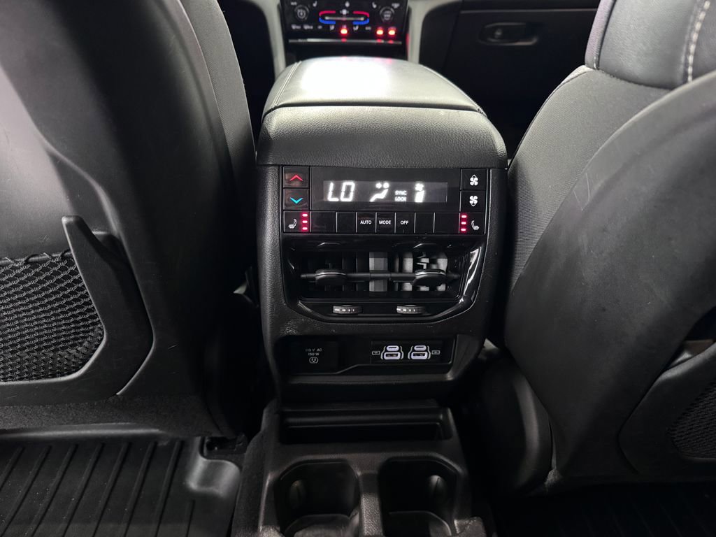 Used 2022 Jeep Grand Cherokee L Limited AWD/4WD image 26