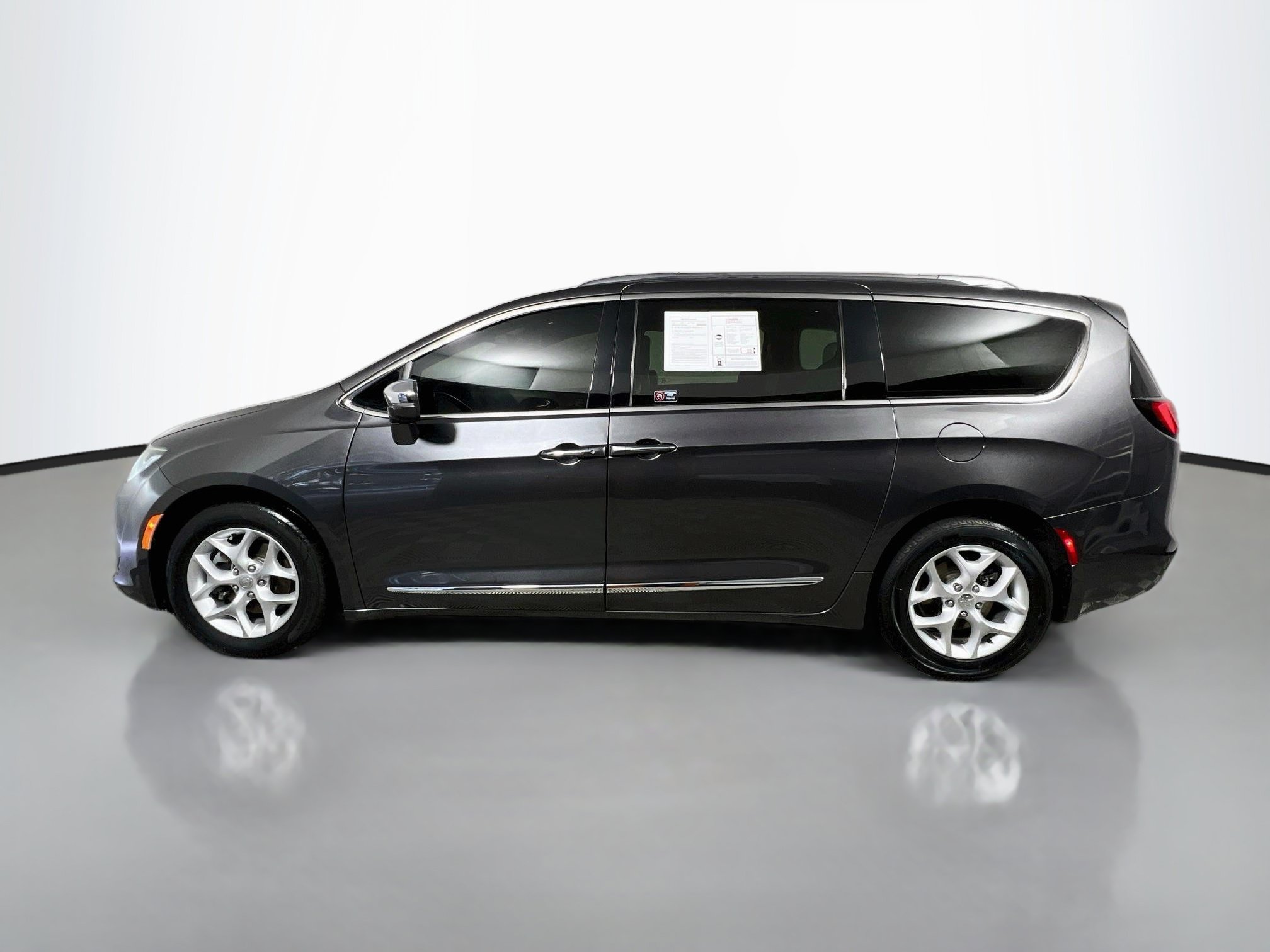 Used 2020 Chrysler Pacifica Limited FWD image 9