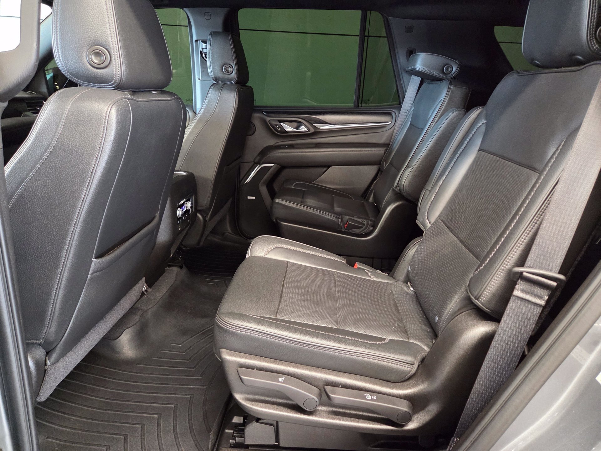 Used 2021 GMC Yukon Denali w/ Denali Premium Package AWD/4WD image 11