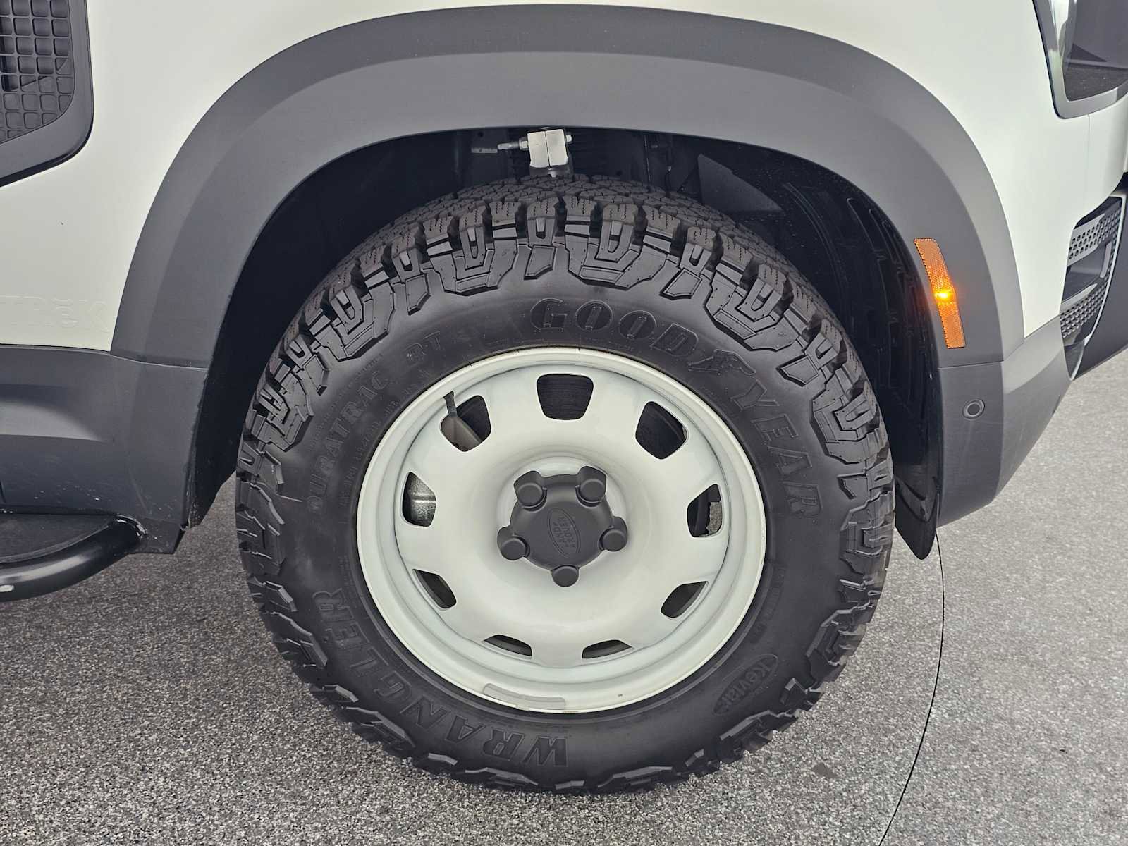 New 2024 Land Rover Defender 110 S image 9