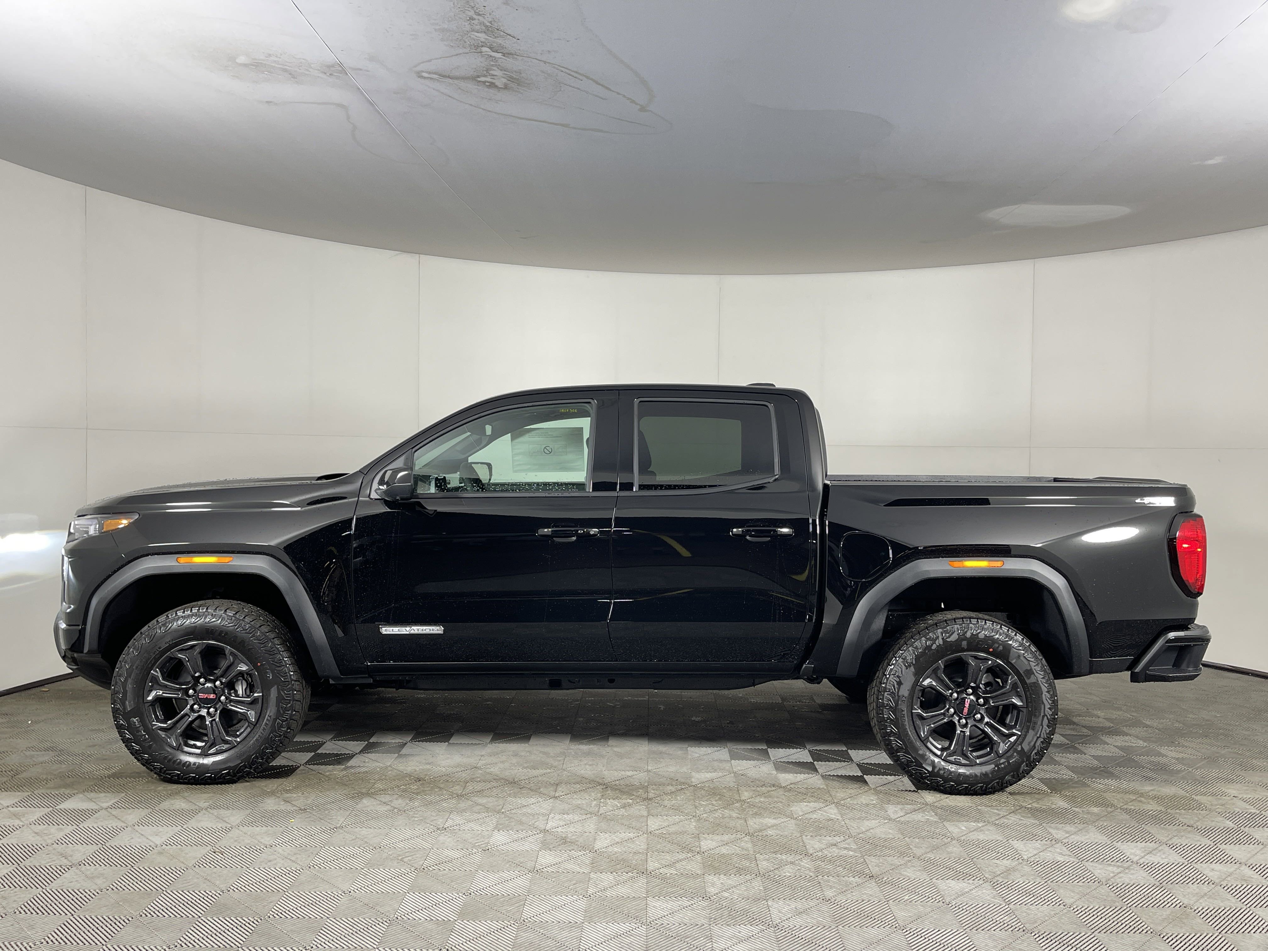 New 2025 GMC Canyon Elevation w/ Convenience Package image 3