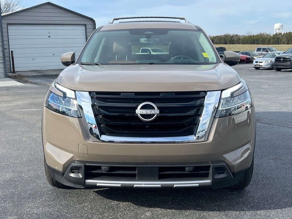 Used 2024 Nissan Pathfinder Platinum w/ Cargo Package image 10