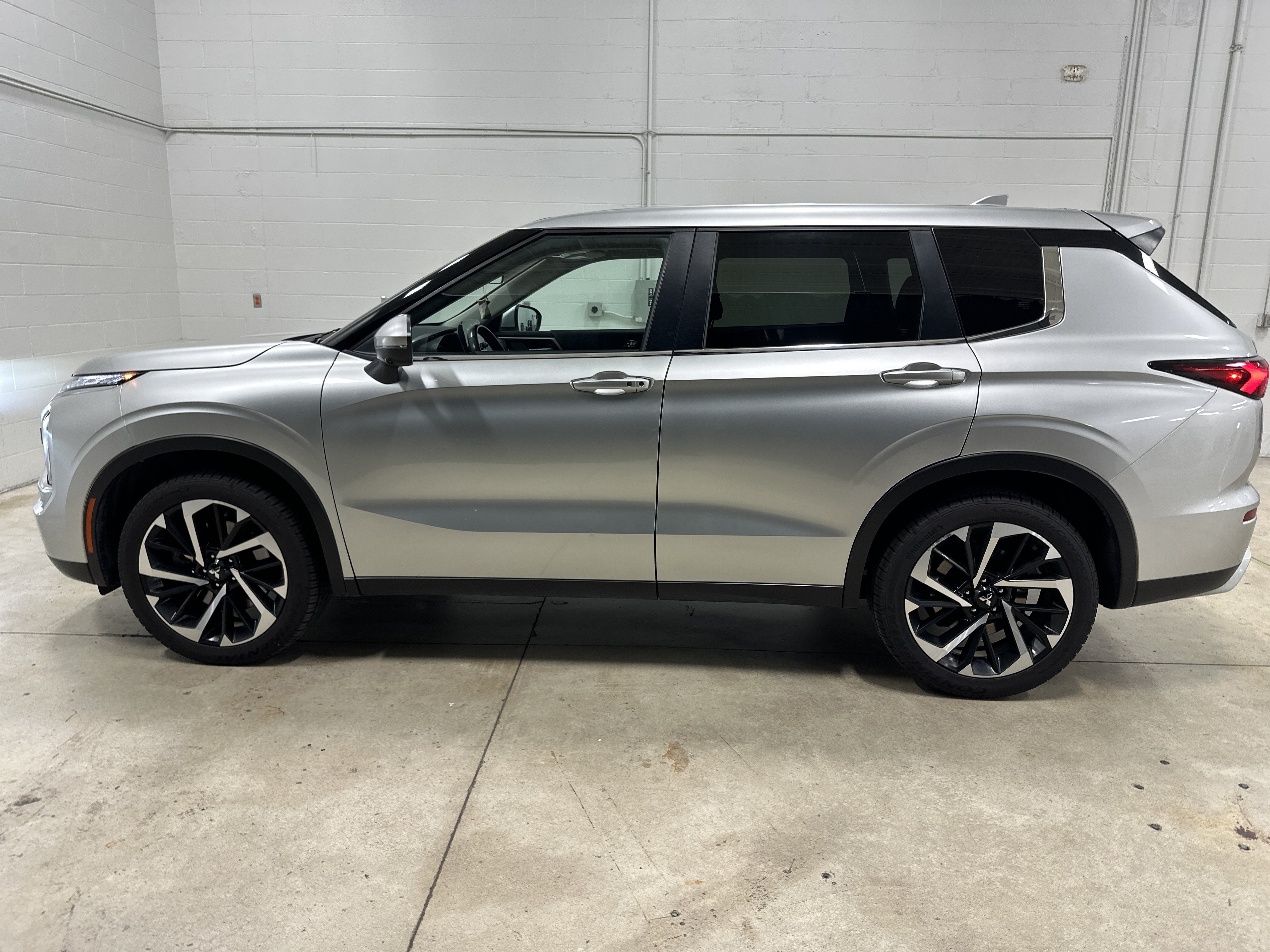 Used 2024 Mitsubishi Outlander SE AWD/4WD image 7