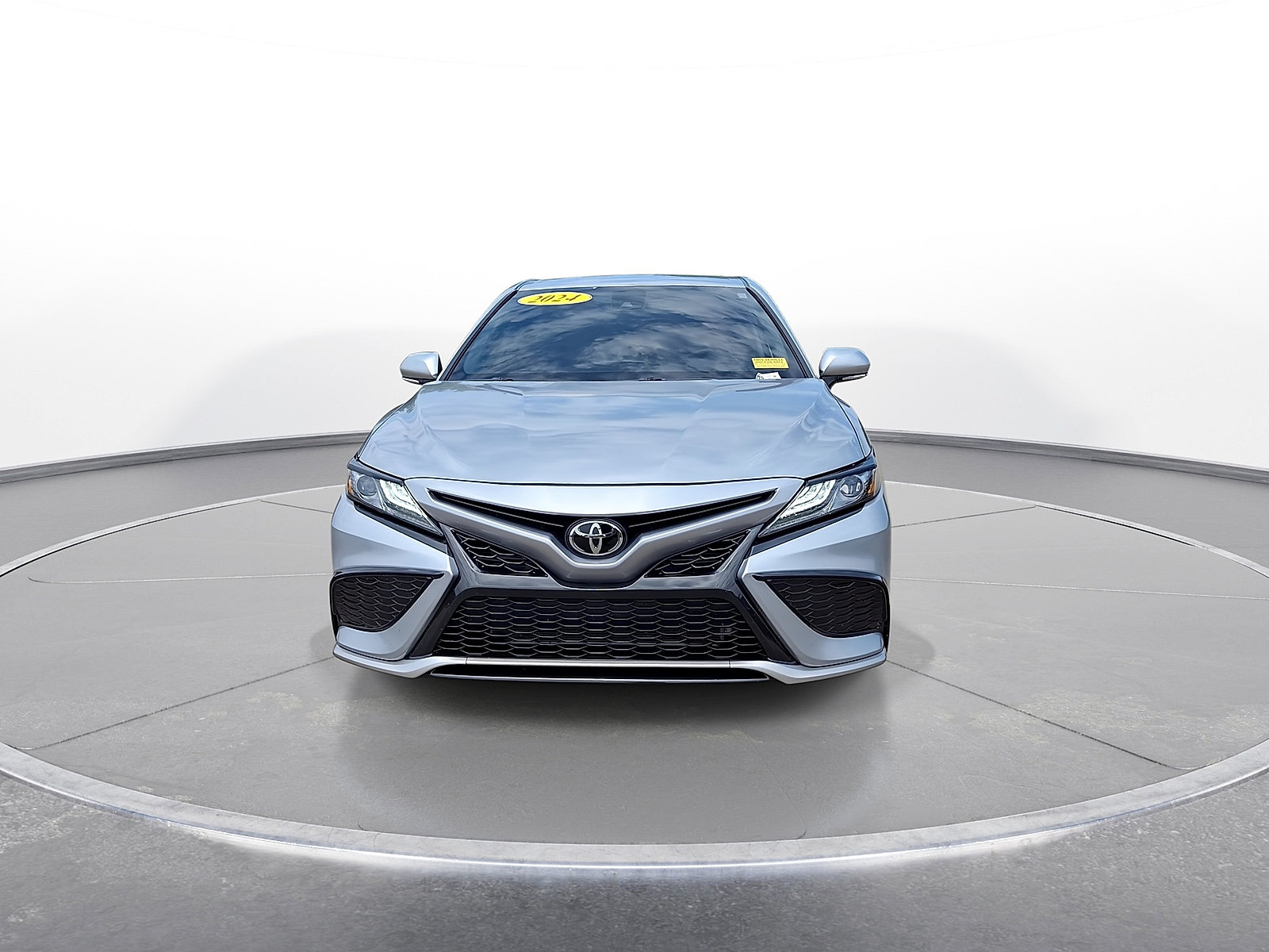 Used 2024 Toyota Camry XSE w/ Cold Weather Package FWD image 3