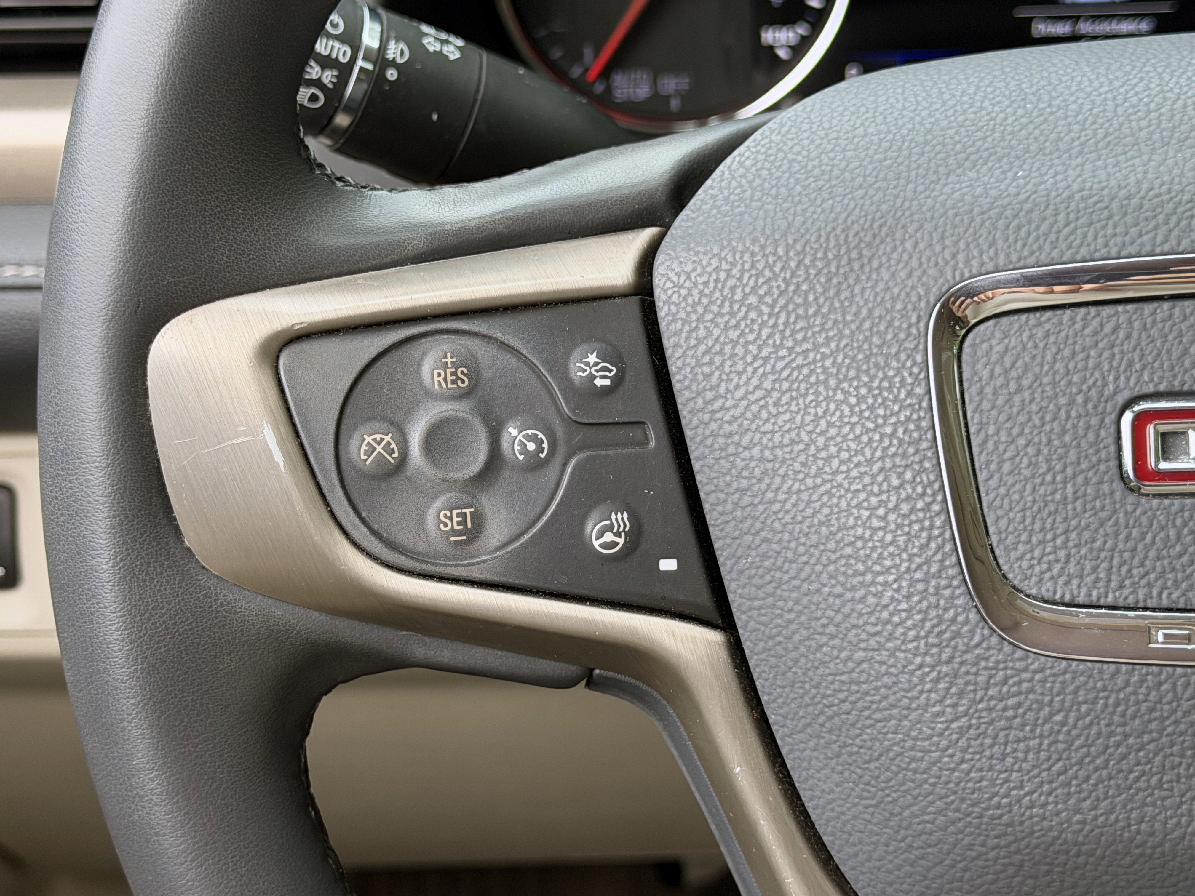 Used 2023 GMC Acadia Denali w/ Denali Technology Package FWD image 25
