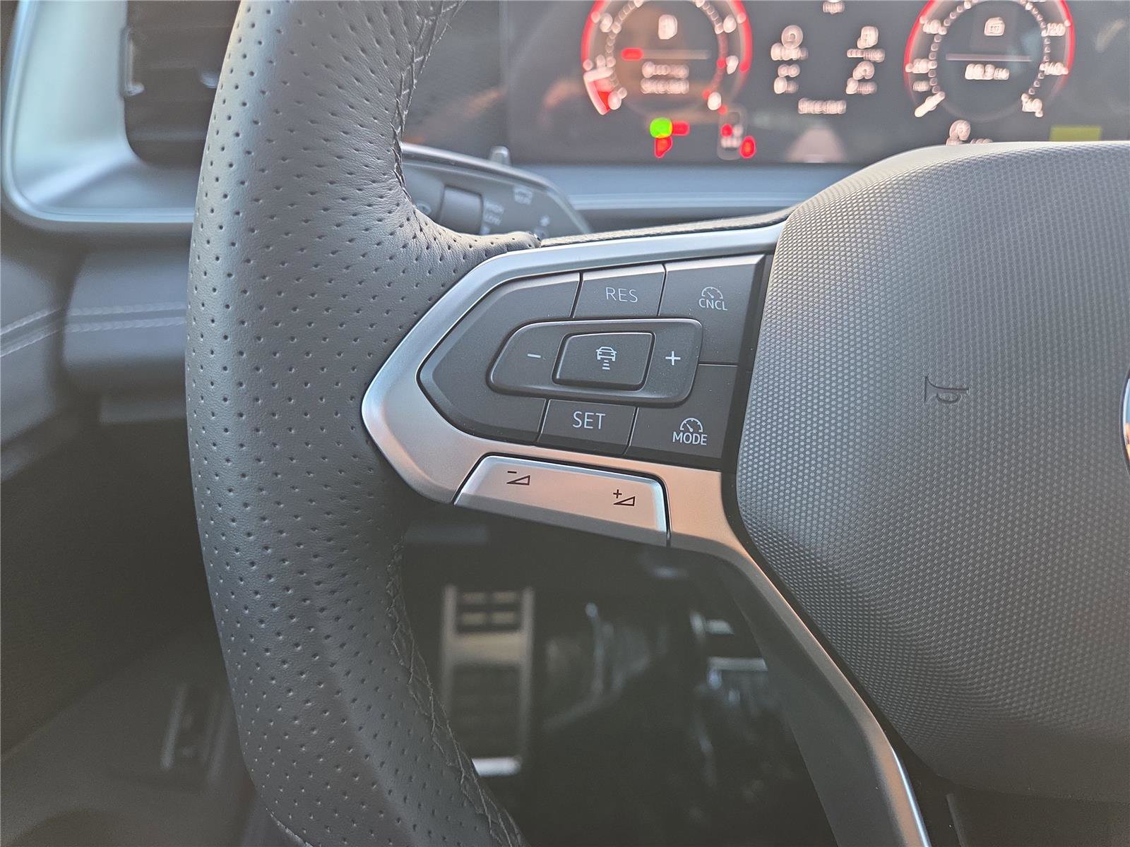 New 2026 Volkswagen Tiguan SE R-Line image 15