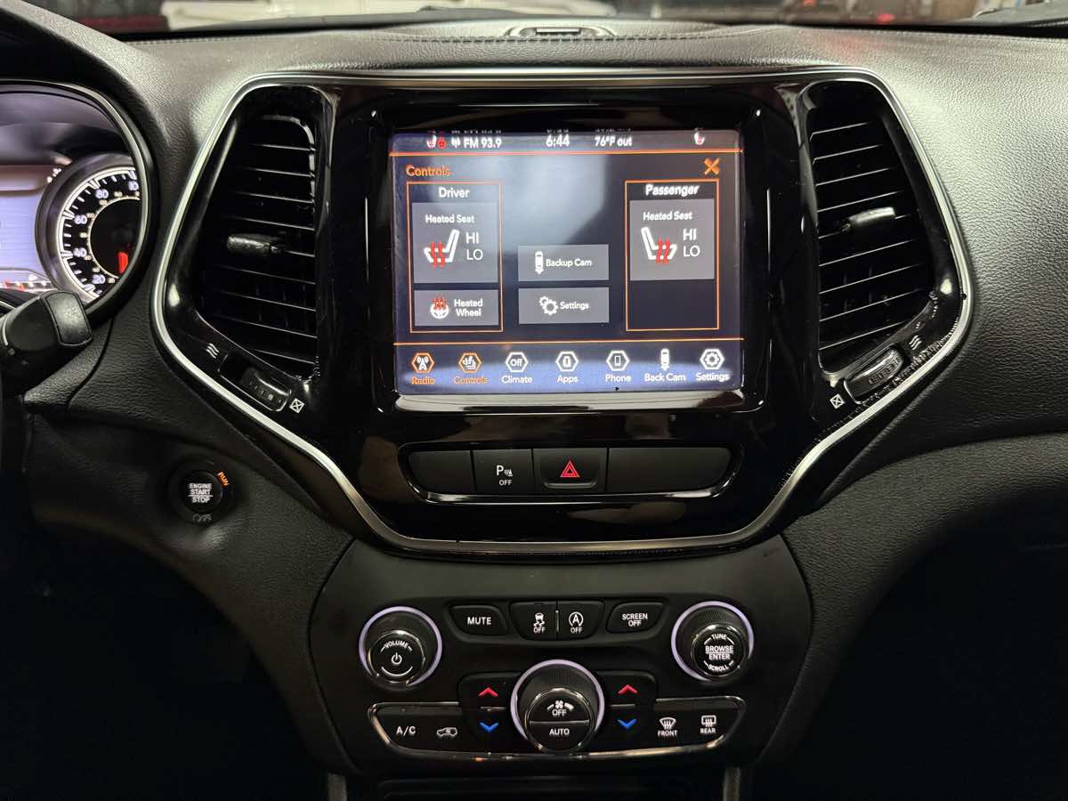 Used 2020 Jeep Cherokee Limited AWD/4WD image 19