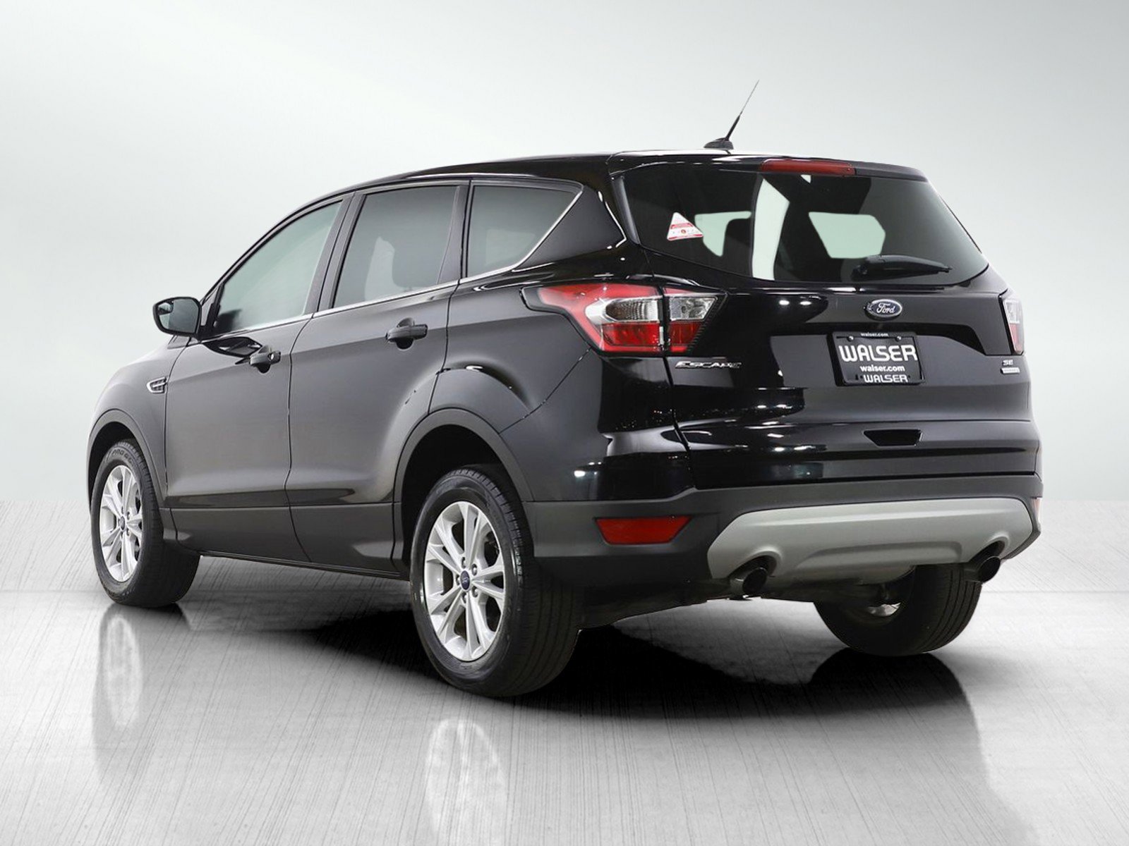 Used 2017 Ford Escape SE FWD image 3