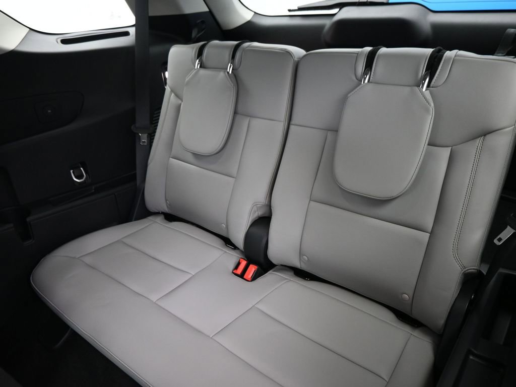 Used 2025 Ford Explorer Active w/ Active Comfort Package image 11