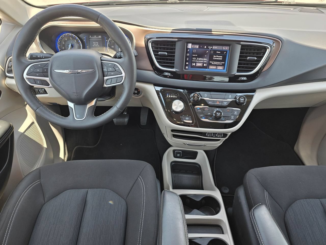 Used 2023 Chrysler Voyager LX FWD image 36